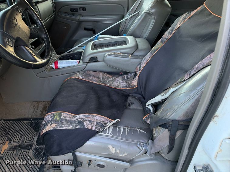 image for item EX1492 2004 Chevrolet Silverado 2500HD Crew Cab pickup truck