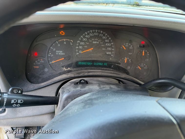 image for item EX1492 2004 Chevrolet Silverado 2500HD Crew Cab pickup truck