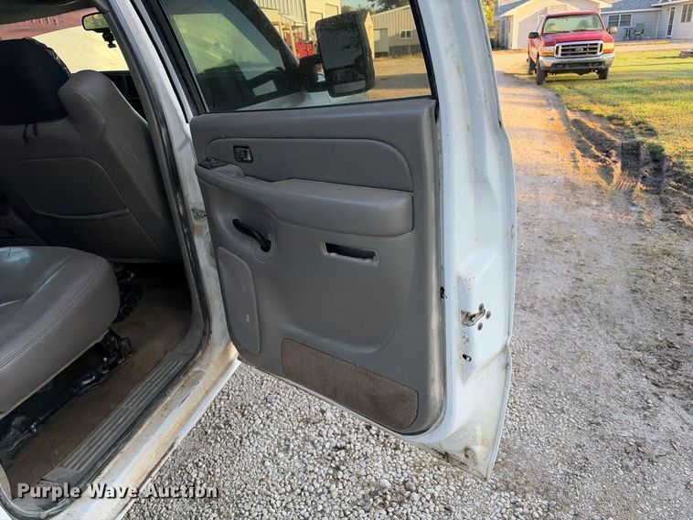 image for item EX1492 2004 Chevrolet Silverado 2500HD Crew Cab pickup truck