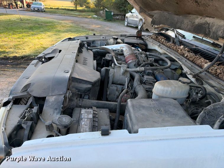 image for item EX1492 2004 Chevrolet Silverado 2500HD Crew Cab pickup truck
