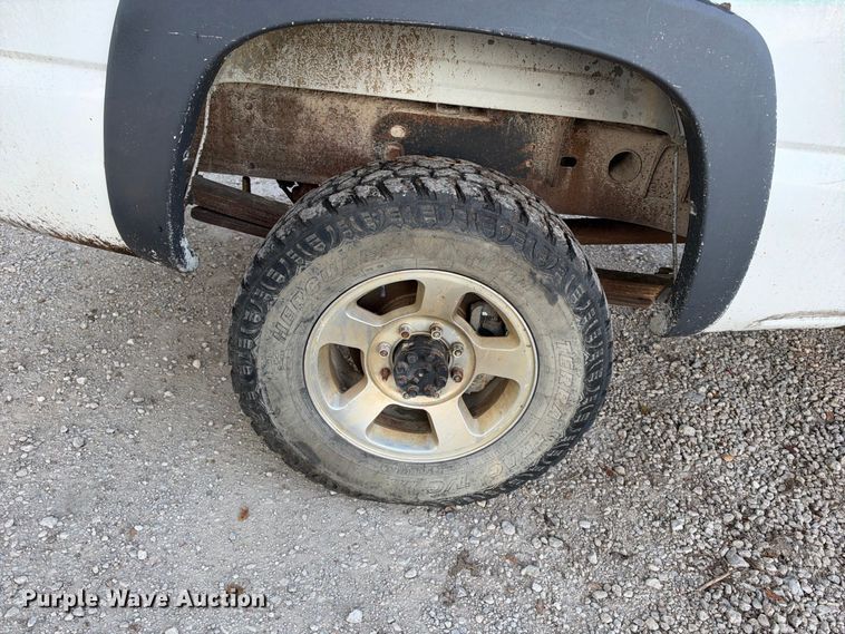 image for item EX1492 2004 Chevrolet Silverado 2500HD Crew Cab pickup truck