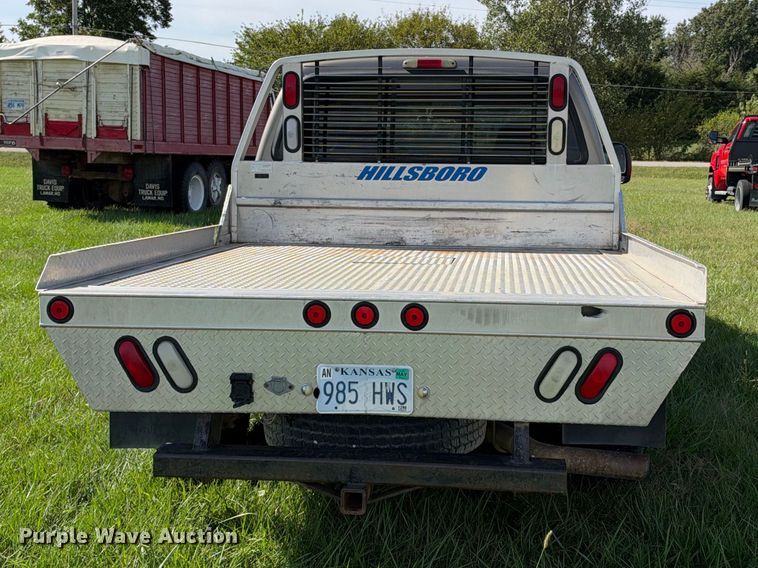 image for item EX2277 2003 Ford F250 Super Duty XLT Crew Cab flatbed pickup truck