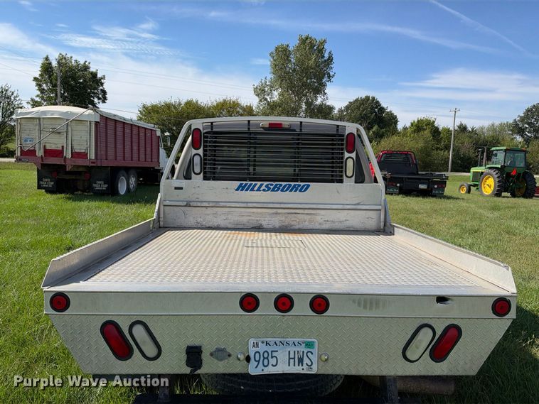 image for item EX2277 2003 Ford F250 Super Duty XLT Crew Cab flatbed pickup truck