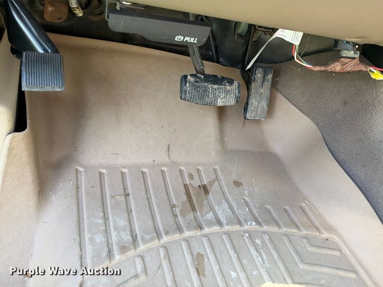image for item EX2277 2003 Ford F250 Super Duty XLT Crew Cab flatbed pickup truck