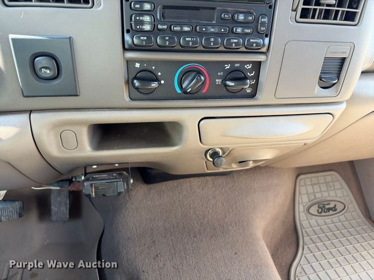 image for item EX2277 2003 Ford F250 Super Duty XLT Crew Cab flatbed pickup truck