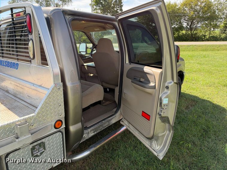 image for item EX2277 2003 Ford F250 Super Duty XLT Crew Cab flatbed pickup truck