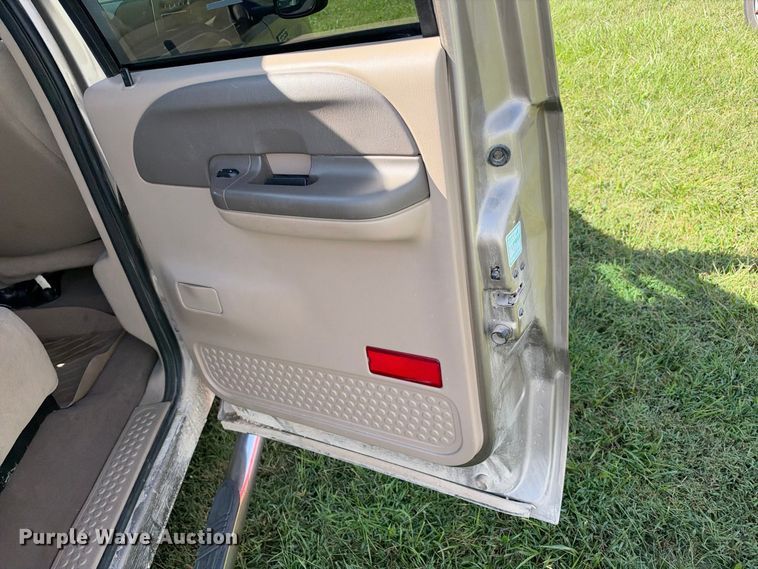 image for item EX2277 2003 Ford F250 Super Duty XLT Crew Cab flatbed pickup truck