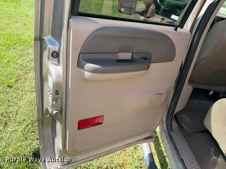 image for item EX2277 2003 Ford F250 Super Duty XLT Crew Cab flatbed pickup truck