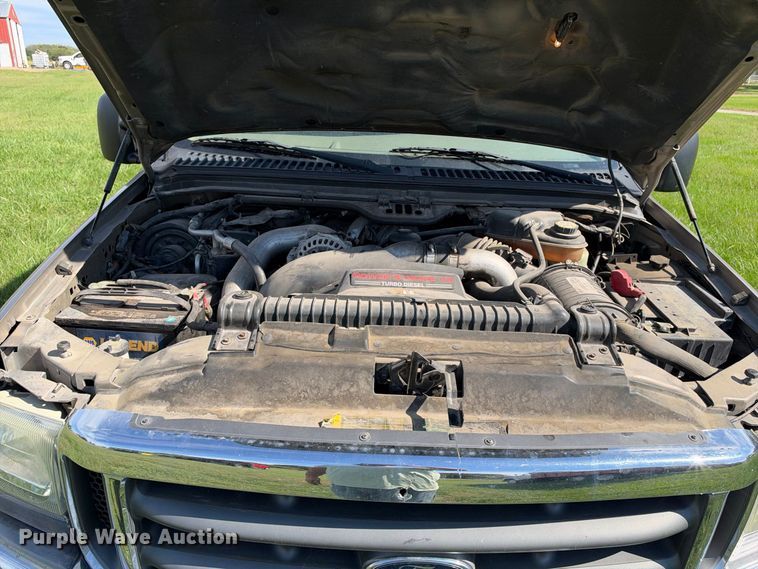 image for item EX2277 2003 Ford F250 Super Duty XLT Crew Cab flatbed pickup truck