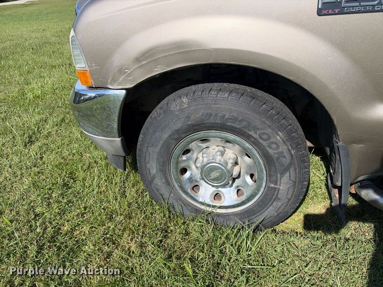 image for item EX2277 2003 Ford F250 Super Duty XLT Crew Cab flatbed pickup truck