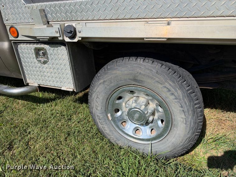 image for item EX2277 2003 Ford F250 Super Duty XLT Crew Cab flatbed pickup truck