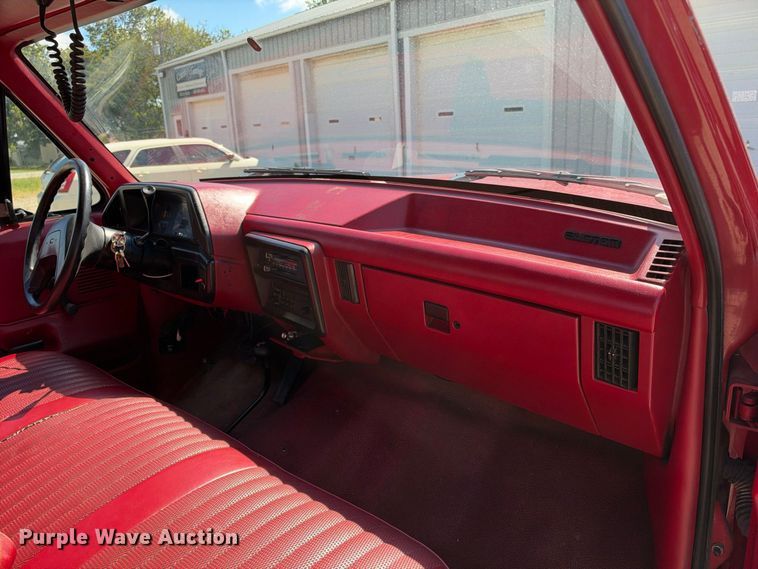 image for item EX2324 1988 Ford F250 flatbed pickup truck