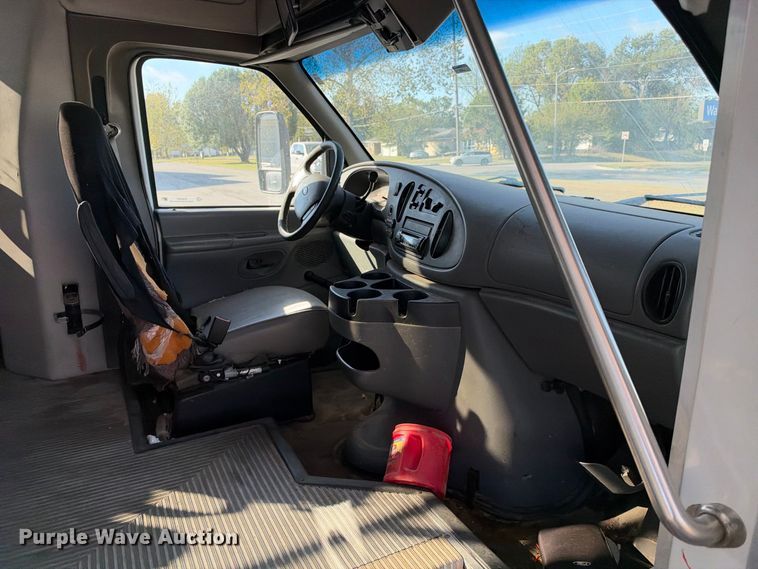 image for item EX2457 2008 Ford E350 Super Duty shuttle bus