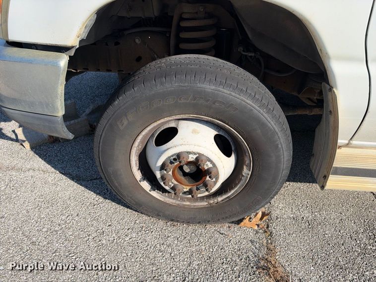 image for item EX2457 2008 Ford E350 Super Duty shuttle bus