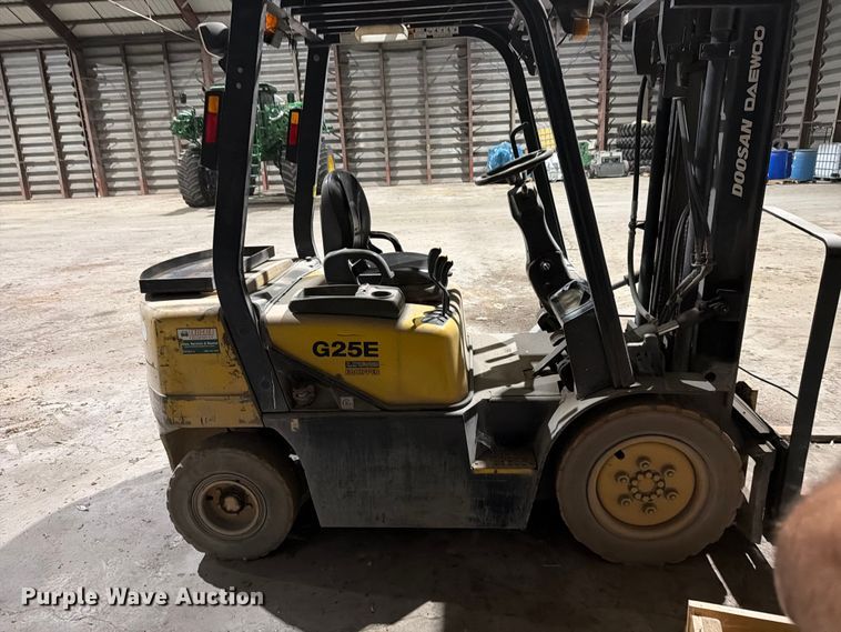 image for item EX4666 Doosan G25E3 forklift