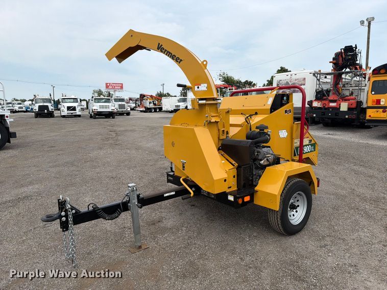image for item FB5024 2022 Vermeer BC900XL wood chipper