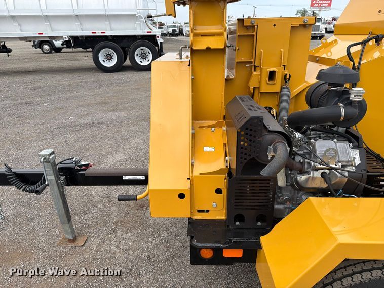 image for item FB5024 2022 Vermeer BC900XL wood chipper