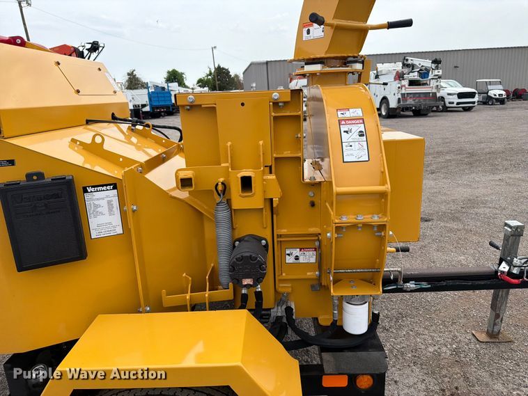 image for item FB5024 2022 Vermeer BC900XL wood chipper
