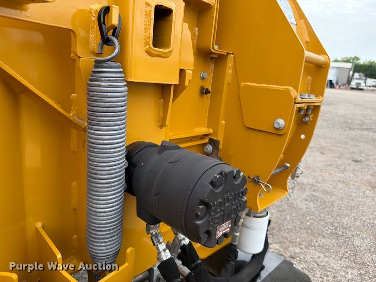 image for item FB5024 2022 Vermeer BC900XL wood chipper