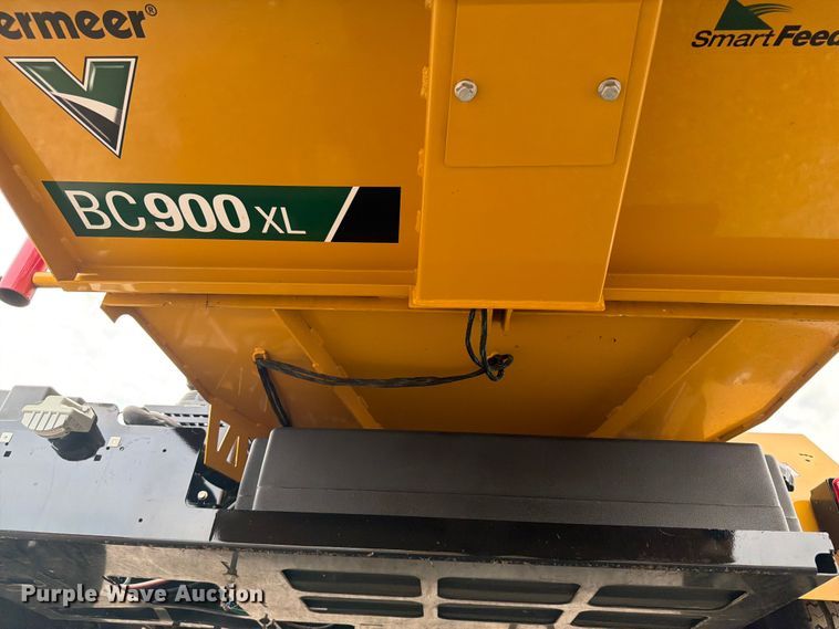 image for item FB5024 2022 Vermeer BC900XL wood chipper