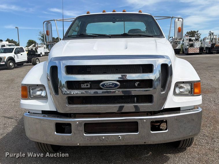 image for item FB5045 2006 Ford F650 flatbed truck