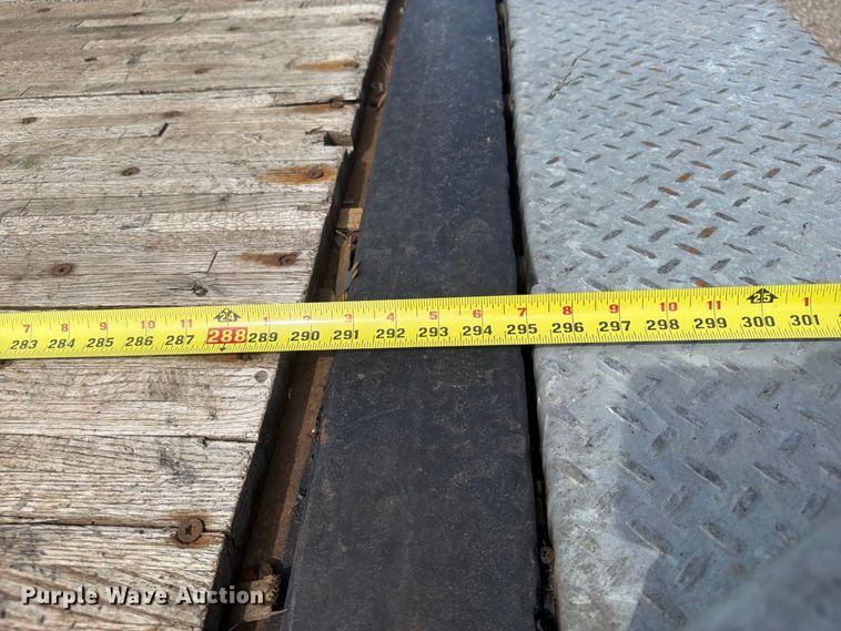 image for item FB5045 2006 Ford F650 flatbed truck