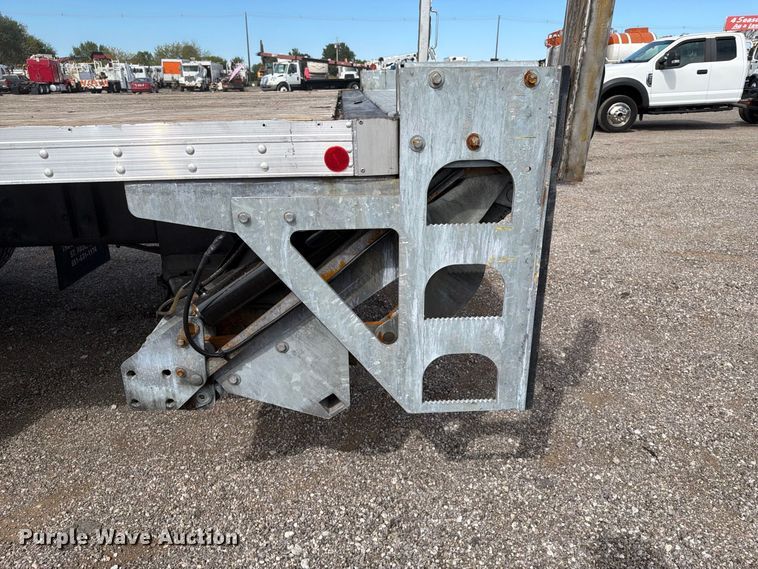 image for item FB5045 2006 Ford F650 flatbed truck