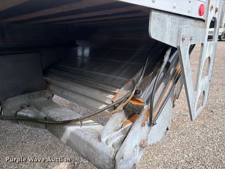 image for item FB5045 2006 Ford F650 flatbed truck