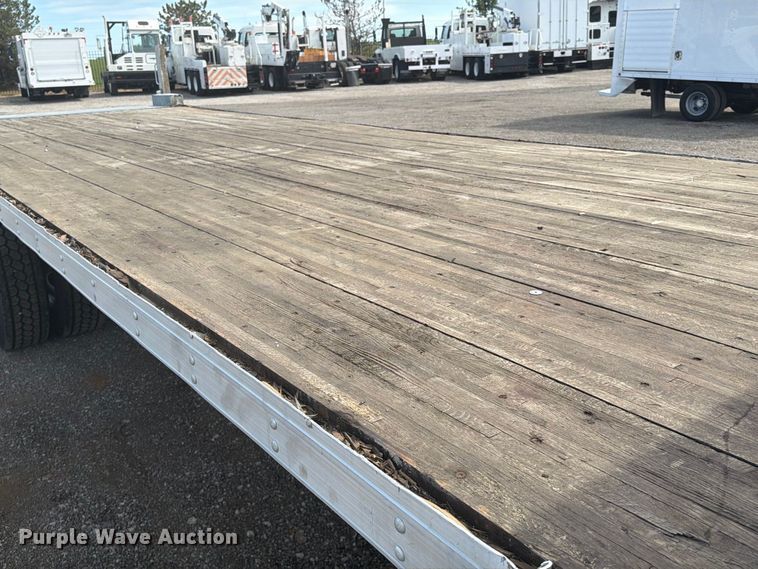 image for item FB5045 2006 Ford F650 flatbed truck