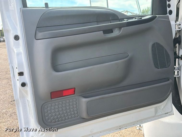 image for item FB5045 2006 Ford F650 flatbed truck