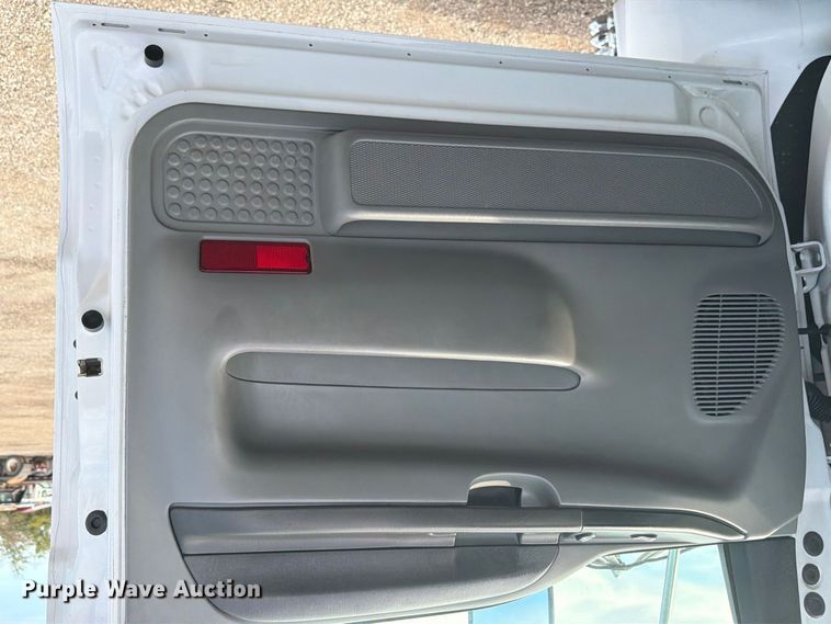 image for item FB5045 2006 Ford F650 flatbed truck