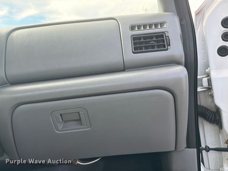 image for item FB5045 2006 Ford F650 flatbed truck