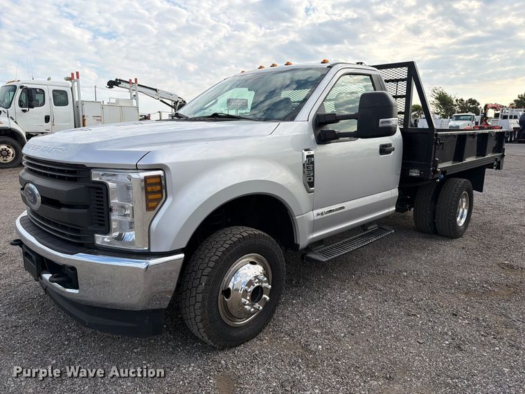 2019 Ford F-350 super duty flatbed pickup truck
