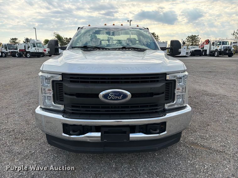 image for item FB5098 2019 Ford F-350 super duty flatbed pickup truck
