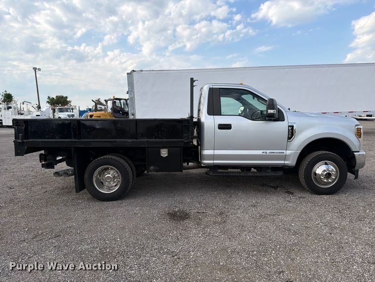 image for item FB5098 2019 Ford F-350 super duty flatbed pickup truck