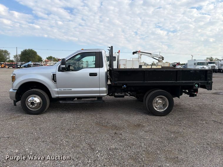 image for item FB5098 2019 Ford F-350 super duty flatbed pickup truck