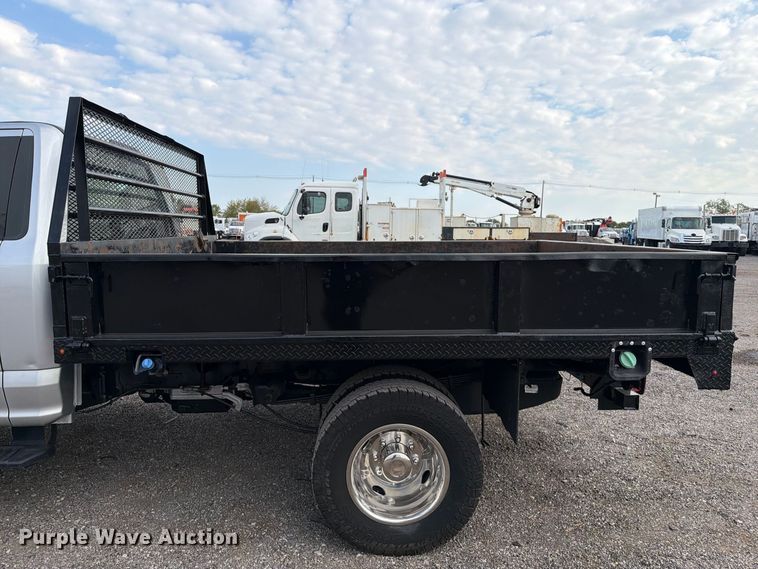 image for item FB5098 2019 Ford F-350 super duty flatbed pickup truck