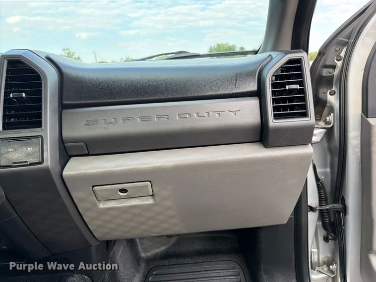 image for item FB5098 2019 Ford F-350 super duty flatbed pickup truck
