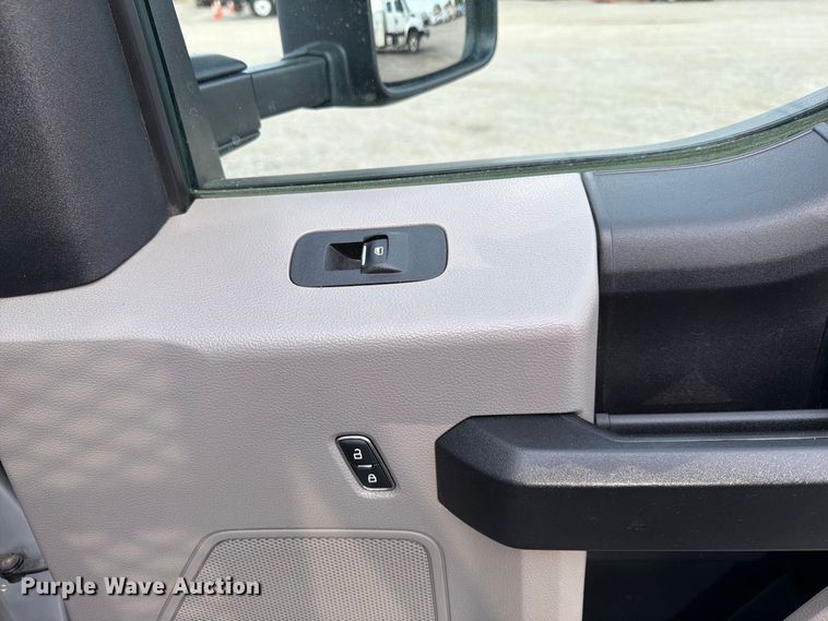 image for item FB5098 2019 Ford F-350 super duty flatbed pickup truck