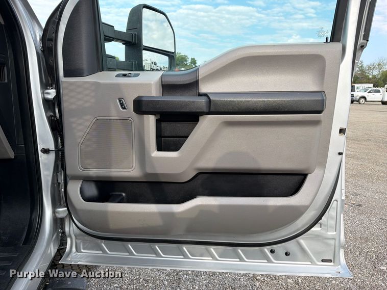 image for item FB5098 2019 Ford F-350 super duty flatbed pickup truck