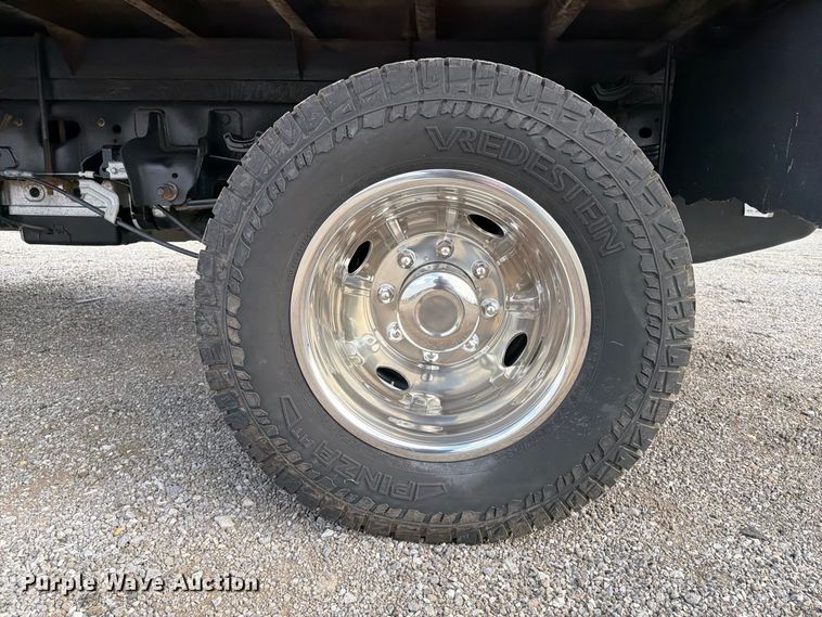 image for item FB5098 2019 Ford F-350 super duty flatbed pickup truck
