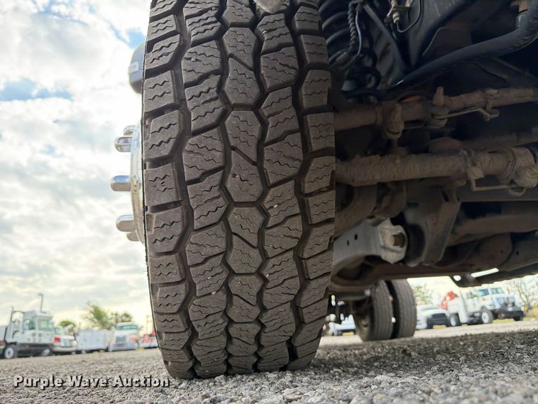 image for item FB5098 2019 Ford F-350 super duty flatbed pickup truck