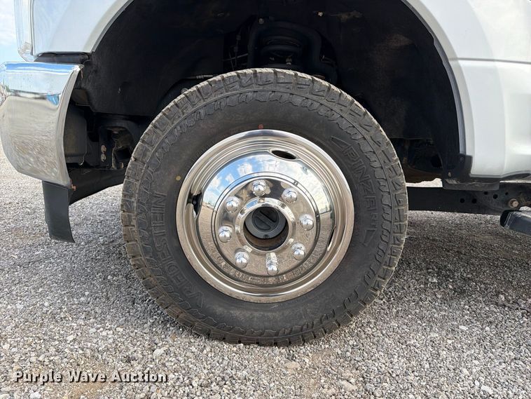 image for item FB5098 2019 Ford F-350 super duty flatbed pickup truck