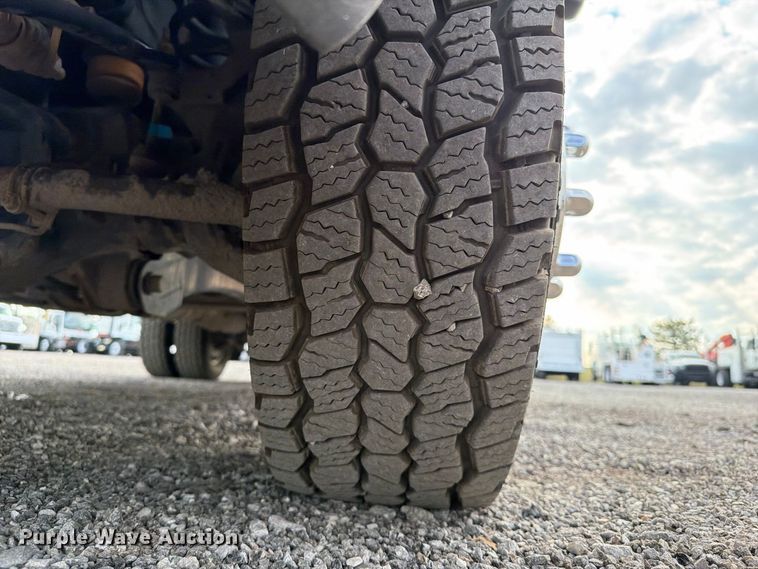 image for item FB5098 2019 Ford F-350 super duty flatbed pickup truck