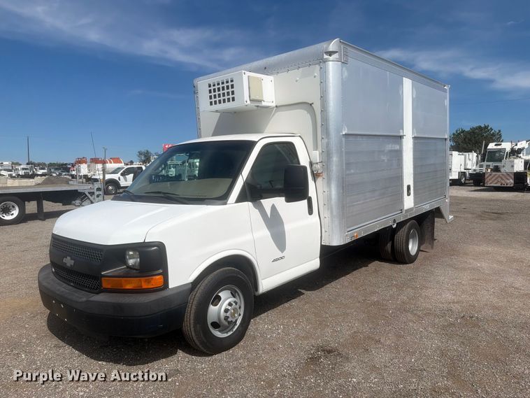 image for item FB5193 2016 Chevrolet Express 4500 box truck