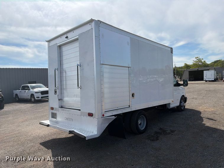 image for item FB5193 2016 Chevrolet Express 4500 box truck