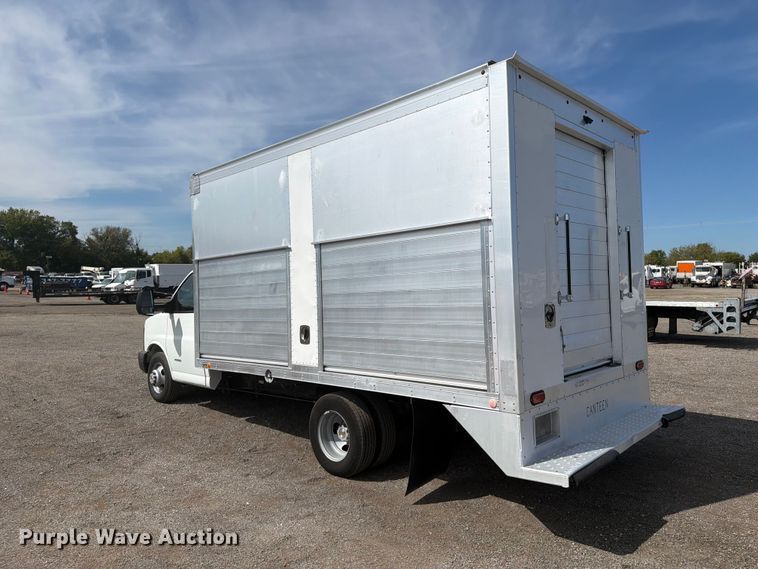 image for item FB5193 2016 Chevrolet Express 4500 box truck