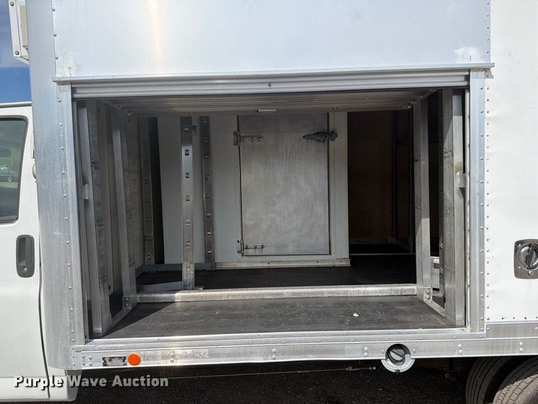image for item FB5193 2016 Chevrolet Express 4500 box truck
