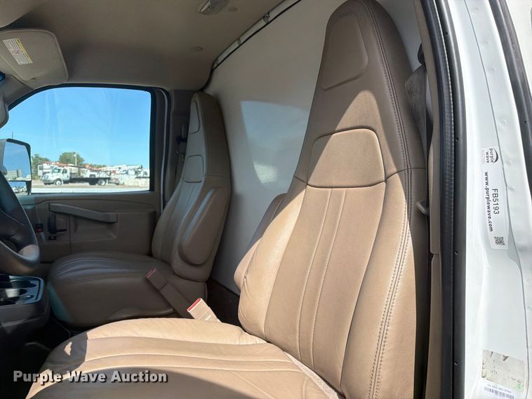image for item FB5193 2016 Chevrolet Express 4500 box truck