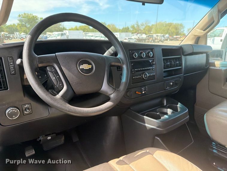 image for item FB5193 2016 Chevrolet Express 4500 box truck
